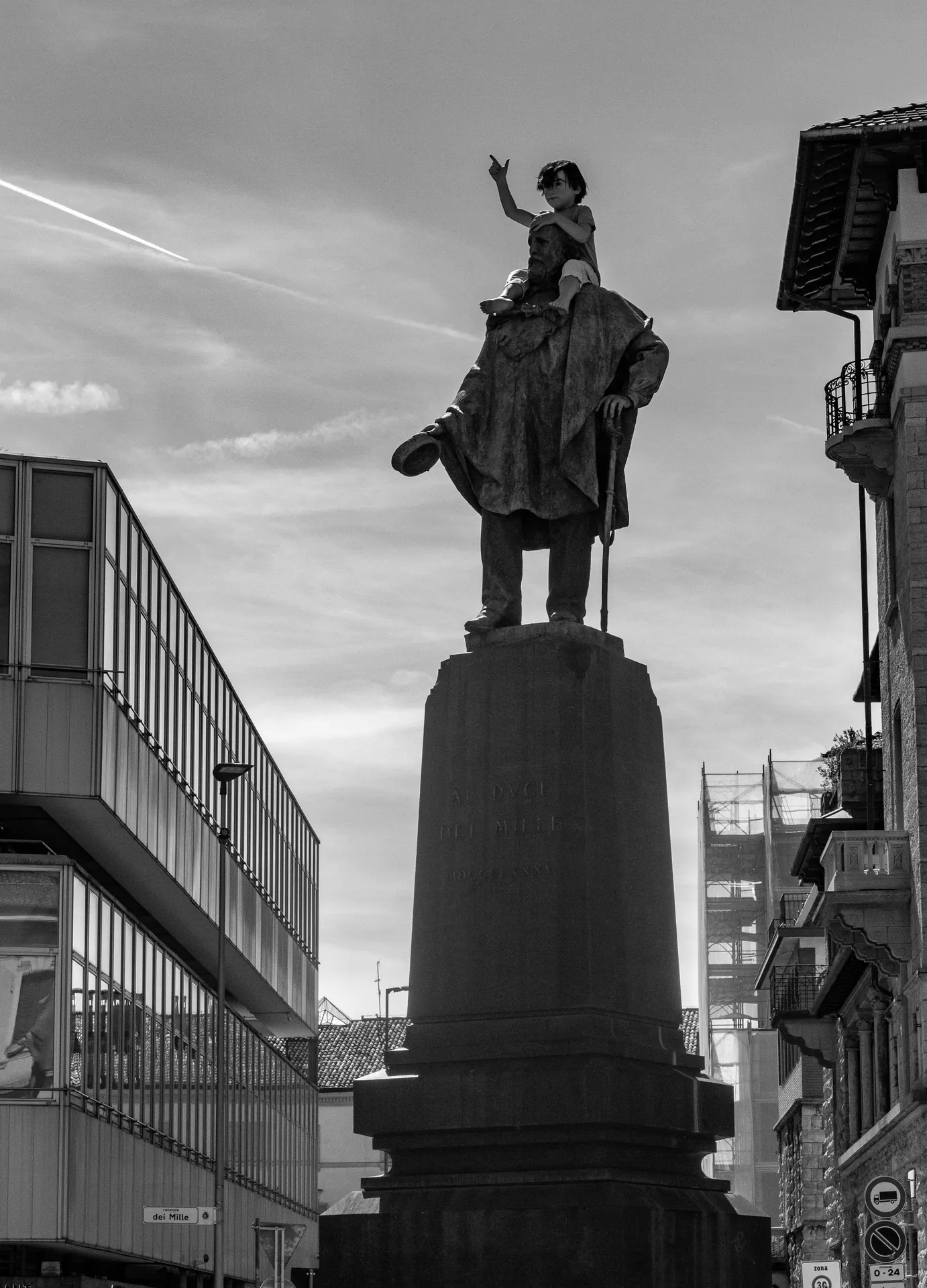 Maurizio Catellan - One (2025)