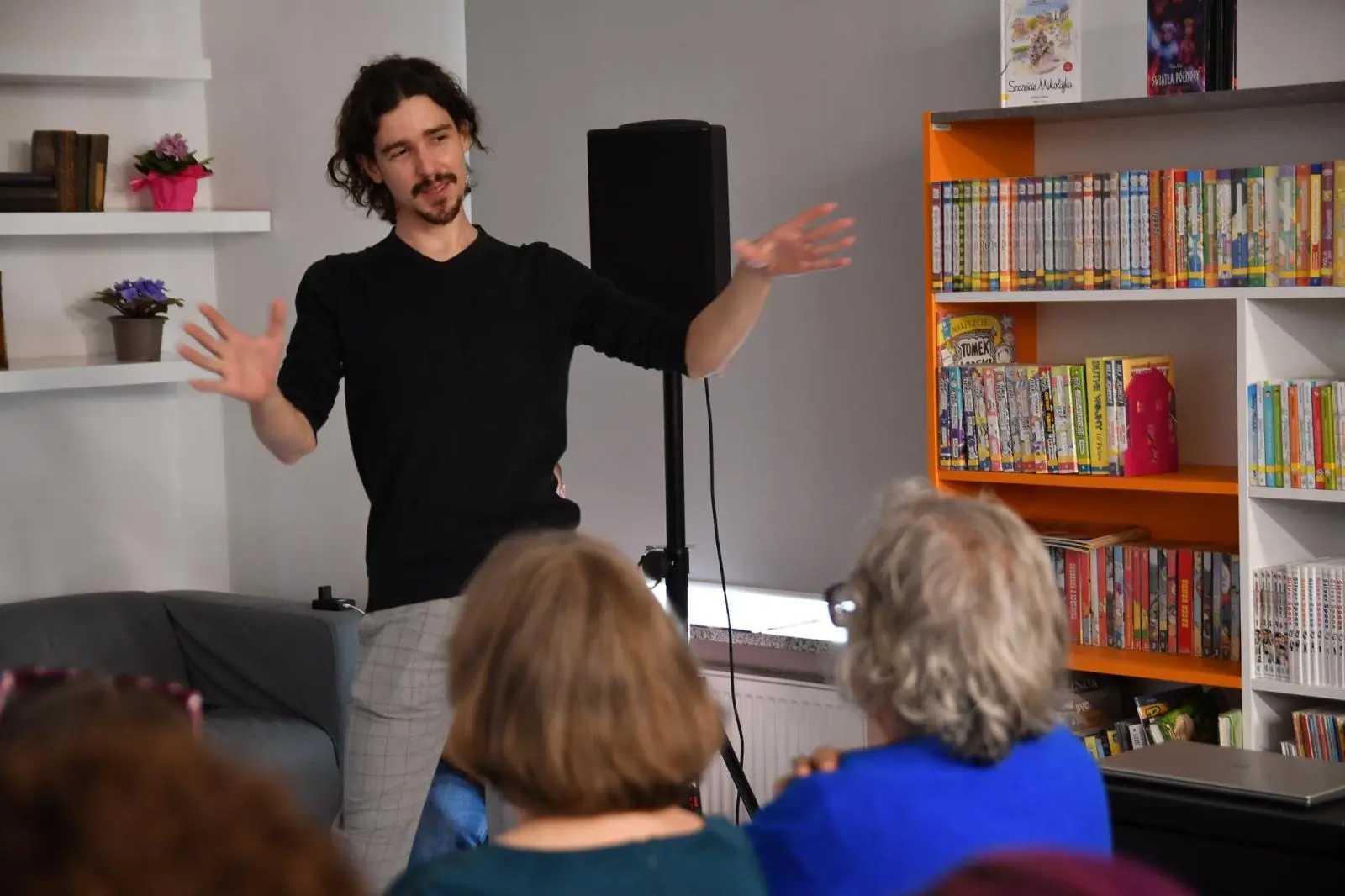 Spojżenia (en. Looks)